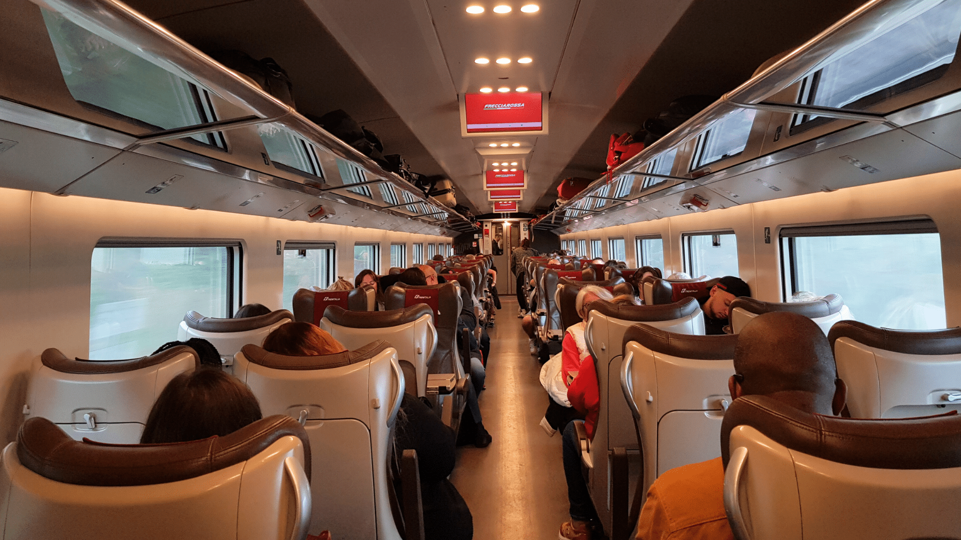 La vue d'un train de Lyon à Paris